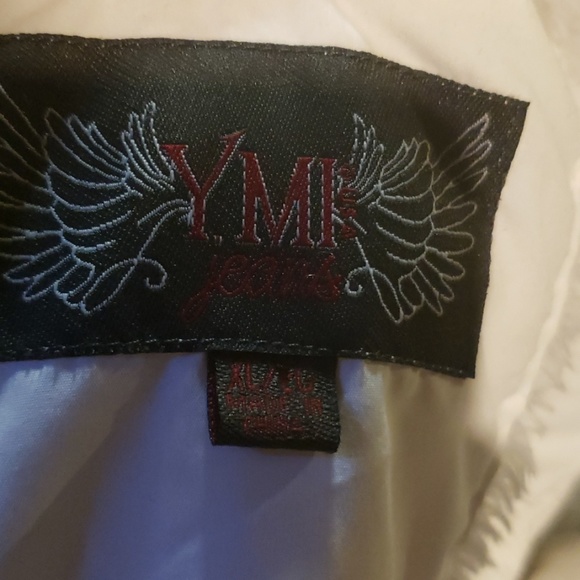 white winter jacket - Picture 4 of 4